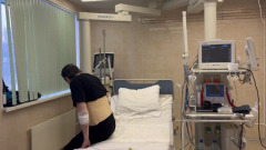 Появилось видео из больницы с губернатором Чибисом после ножевого ранения: снова ходит
