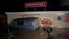 Спасательная операция в затопленном Орске: ночное видео