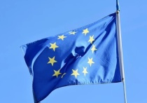 Пресс-служба Совета Европейского союза (ЕС) сообщила, что ЕС включил в перечень уголовных преступлений помощь в обходе запрета на поездки в страны Союза лицам, находящимся в санкционных списках, а также торговлю подсанкционными товарами.