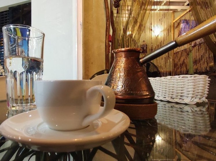 Калининградские врачи объяснили вред чашки кофе с утра на голодный желудок