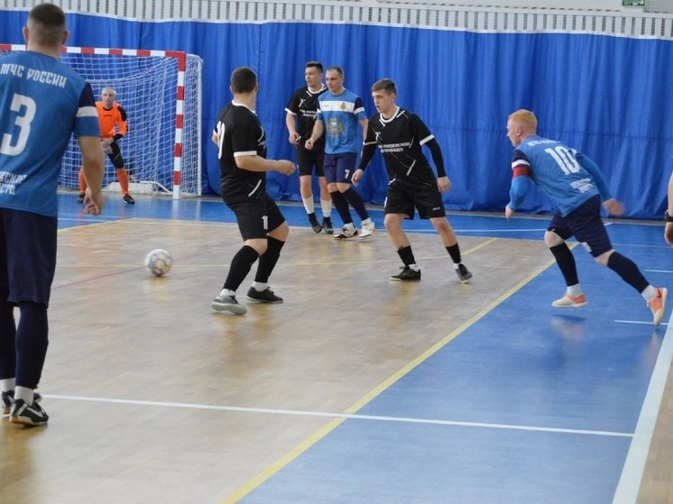 Команда новгородского МЧС заняла второе место в турнире по мини-футболу