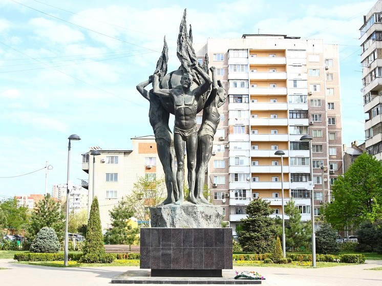 В Краснодаре провели реконструкцию памятника ликвидаторам аварии на Чернобыльской АЭС