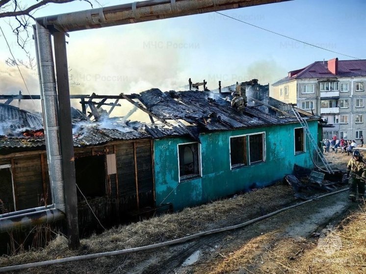 В Корсакове сгорел нежилой дом