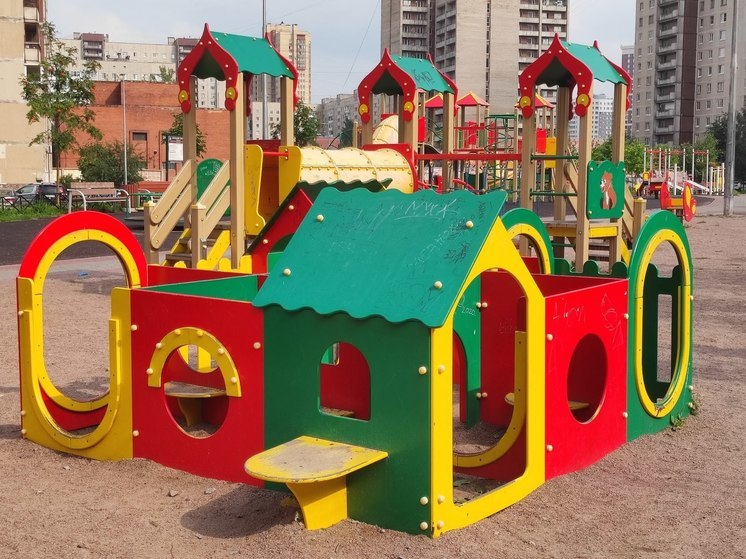 В Калининграде проверят состояние детских площадок