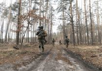 Сотрудники военкомата задержали молодого человека на блокпосту в Закарпатской области на западе Украины и бросили его в лесу у границы со Словакией