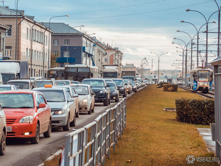 Пробки осложнили движение на дорогах в Кемерове