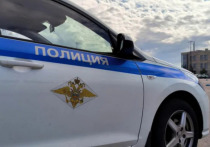 Труп молодого мужчины обнаружили в понедельник, 15 апреля, посетители бургерной на Театральной площади в центре Калуги, пишет kp40.ru