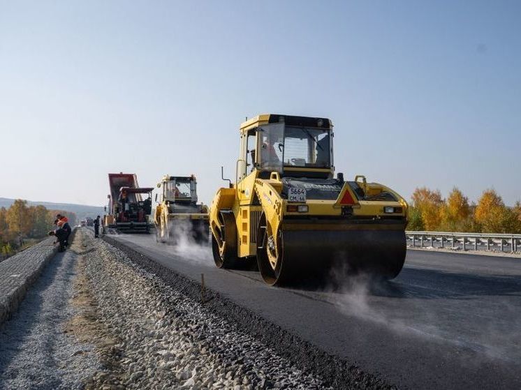 Евгений Куйвашев поручил отремонтировать свыше 400 километров дорог