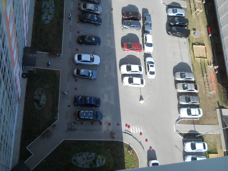 Суд в Перми признал закрепление парковочных мест во дворе незаконным