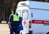 Две женщины госпитализированы после столкновения рейсового автобуса с грузовиком на юге Москвы в четверг утром