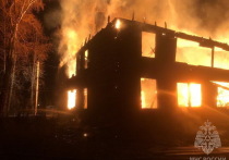 В Волжске в результате поджога уничтожено неэксплуатируемое строение.