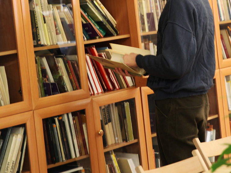 Директора библиотеки в Якутске оштрафовали за книгу, автора которой почитает нежелательная организация