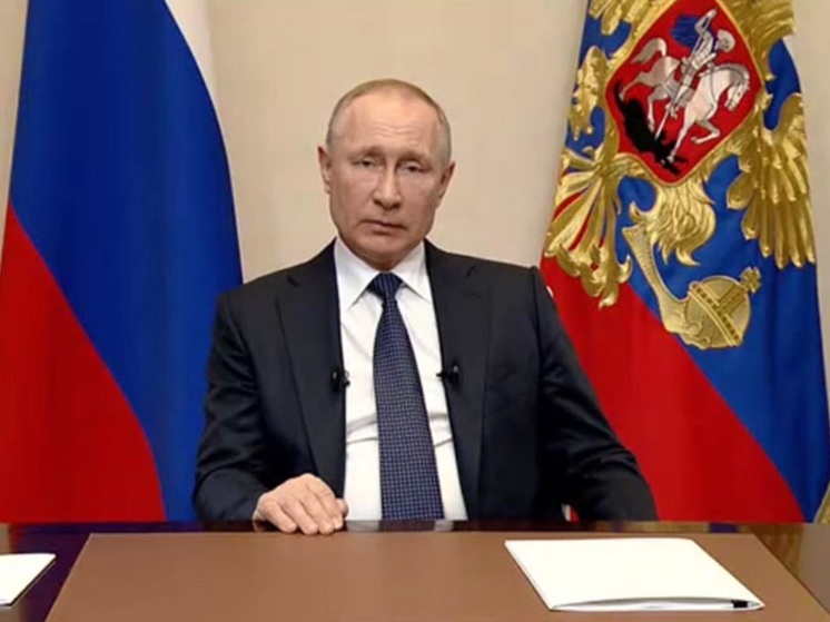 Путин поручил разработать меры поддержки аграриев, использующих отечественные материалы