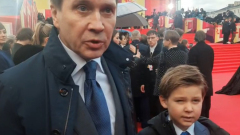 Евгений Миронов показал сына на видео 