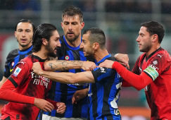 Три стычки, три удаления: «Милан» не смог помешать «Интеру» стать чемпионом досрочно: фото