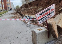 В городе Березовский Свердловской области на автомобиль рухнула бетонная стена