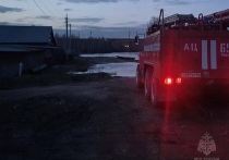 В Ревде вечером 23 апреля затопило восемь придомовых территорий в поселке Барановка