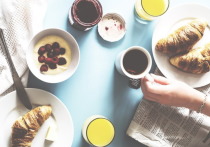 Диетолог Оксана Михалева рассказала о продуктах, которые ради здоровья не стоит есть на завтрак.