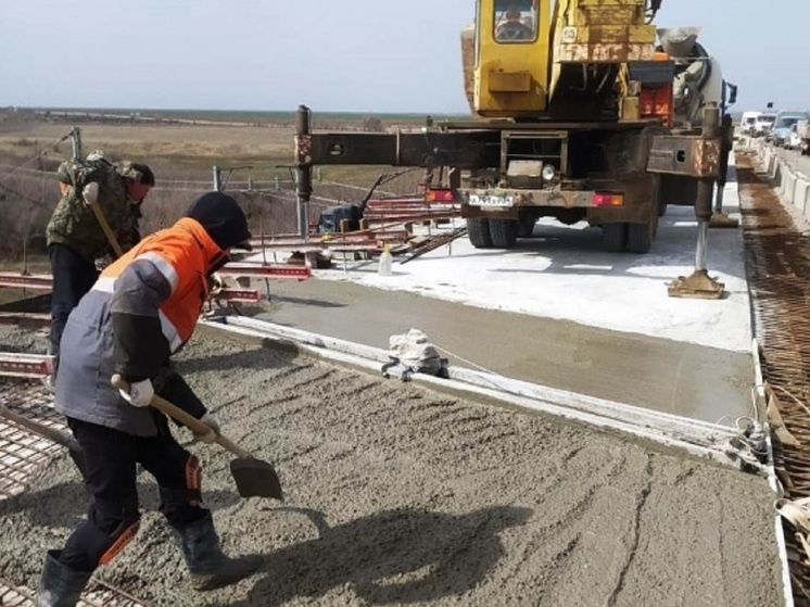 В Волгоградской области ремонт важного путепровода готов на 31%