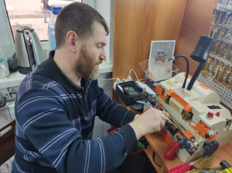Соцконтракт помог белгородцу открыть мастерскую по изготовлению ключей