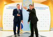 Министр иностранных дел Великобритании Дэвид Кэмерон совершает поездку по Таджикистану, Киргизстану, Узбекистану, Туркменистану, Казахстану и Монголии в дипломатической попытке укрепить торговые связи, связи в области безопасности и охраны окружающей среды с Великобританией