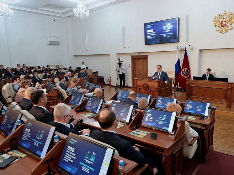 В рамках 30-ой сессии алтайского парламента глава региона Виктор Томенко представил отчет о работе правительства за 2023-ий год