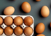 Жители Алтайского края заметили рост цен на куриные яйца в магазинах. Об этом рассказали в телеграм-канале «Тут вам Алтай».
