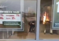Неадекватный пироман устроил разгром и пожар в магазине Липецкой области, пишет телеграм-канал SHOT
