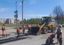 Сотрудники МУП «Город» продолжают ликвидировать ямы на улицах Йошкар-Олы.