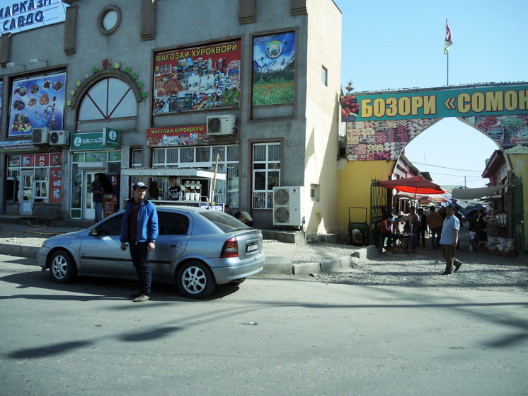 В последние несколько недель при пересечении границы России граждане Таджикистана сталкиваются с проблемами, в связи с чем таджикская сторона выразила обеспокоенность