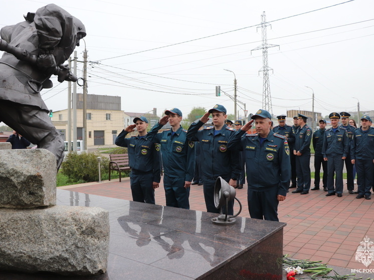 Орловские спасатели почтили память коллег, погибших при исполнении долга