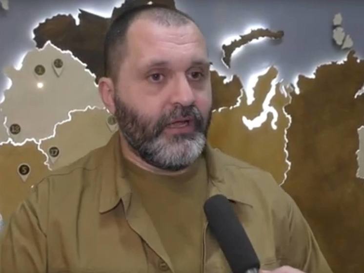 Советник главы ДНР Игорь Кимаковский сообщил, что в Авдеевке были обнаружены захоронения мирных жителей со связанными руками и следами пыток