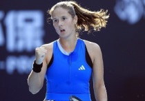Российская теннисистка Дарья Касаткина пробилась в 1/8 финала турнира в испанском Мадриде, победив в матче третьего круга свою соотечественницу Анастасию Павлюченкову со счётом 2-0 (7:6, 7:5).