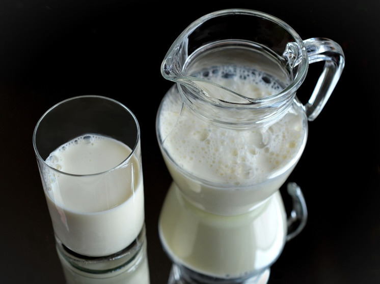 Пастеризация и стерилизация – процессы обработки молока за счет нагревания до определенной температуры. Это нужно, чтобы обеззаразить продукт, убив в нем вредные бактерии, а также увеличить срок хранения.