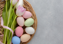 Специалисты красноярского ведомства напомнили о том, какие существуют безопасные способы покрасить яйца