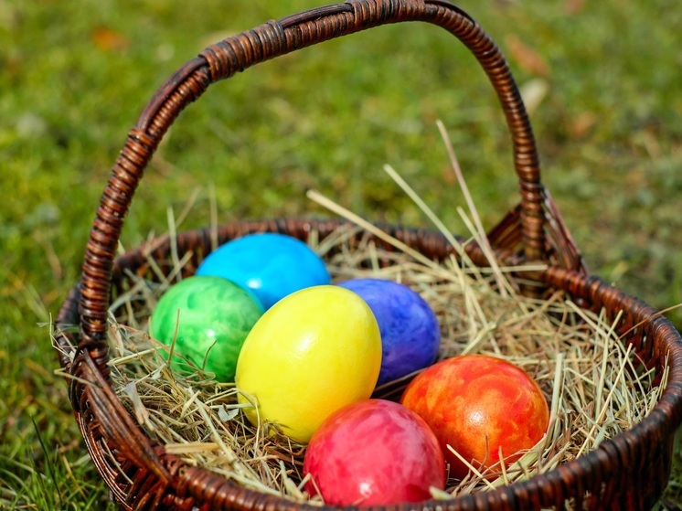 Накануне светлого дня Воскресения Христова многие калининградцы активно пекут куличи и красят куриные яйца, чтобы в праздник угощать родных и друзей