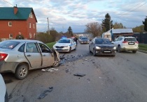 Вечером 2 мая в Екатеринбурге, возле дома № 73а на улице Димитрова произошло столкновение автомобилей «Лада Гранта» и «Ниссан Х-Треил»