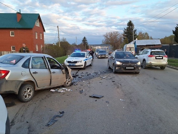 Четыре человека пострадали в ДТП из-за выезда на встречку в Екатеринбурге
