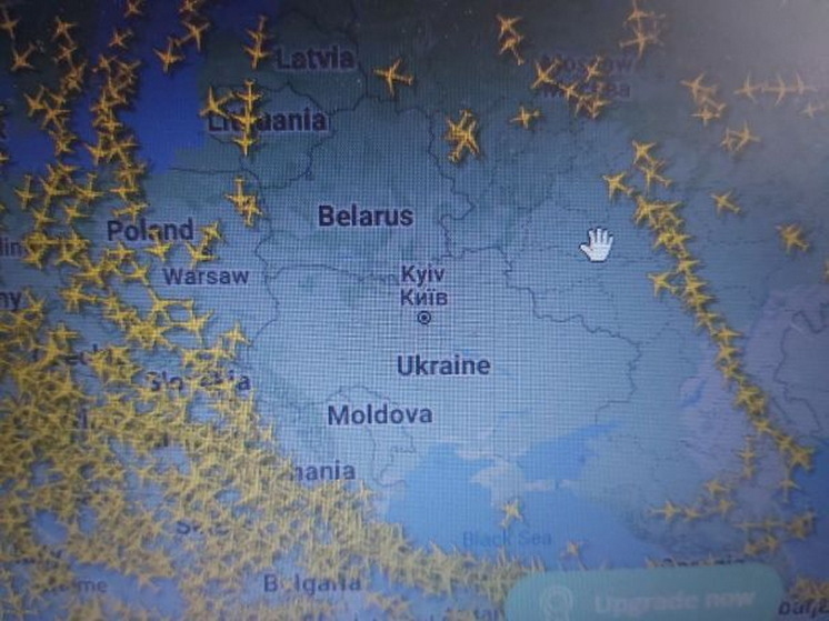 В украинских соцсетях сообщают, что заметили в воздушном пространстве Украины пассажирский самолет из России