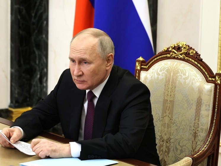 Путин провел в Кремле совещание с новым составом правительства
