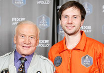 Первым россиянином, который бесплатно полетит в космос с AXE APOLLO, стал москвич Денис Ефремов